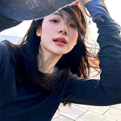 独家爆料：一线女星素颜现身菜市场，本人沉默不回应，长达一周